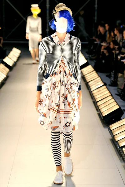 Look 10